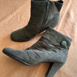 Elegant Grey Suede Ankle Boots